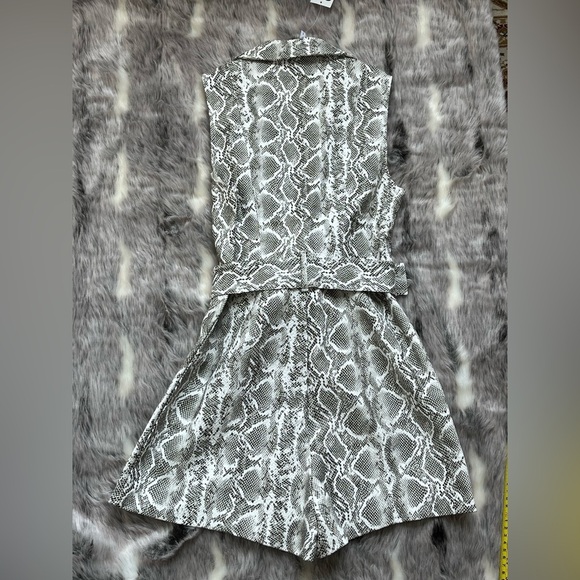 NWT Urban Outfitters Viper Snakeskin Romper SZ small - Picture 8 of 9